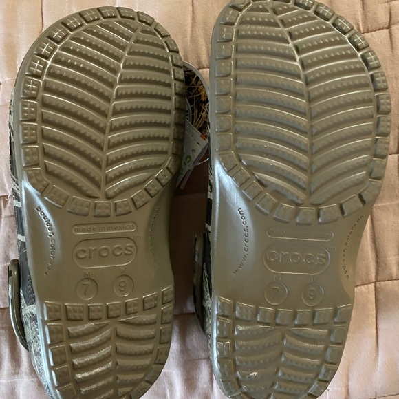 Crocs - Picture 2 of 3